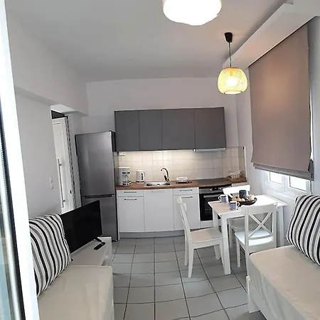 1br Renovated By The Sea Apartment